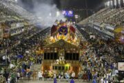 Assessor de Paes diz que a chance de contágio no carnaval da Sapucaí é 50% menor que andar de ônibus