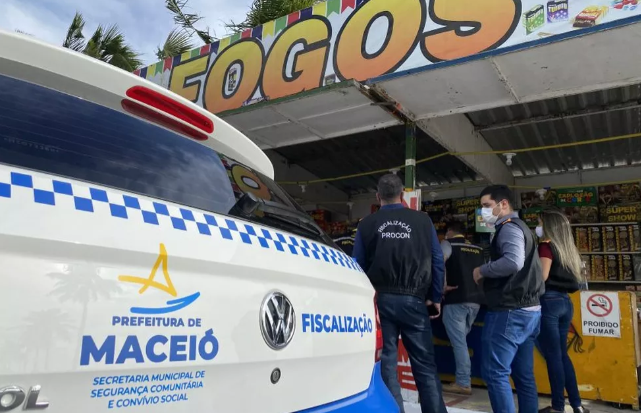 Comerciante precisa de permissão para vender fogos de artifício em Maceió; saiba o que fazer