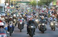 VÍDEO: Bolsonaro leva multidão às ruas durante motociata em Manaus