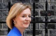 Chefe da diplomacia britânica, a conservadora Liz Truss anuncia candidatura para suceder Boris Johnson