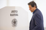 BRASIL: MESÁRIA SE RECUSA A CUMPRIMENTAR HADDAD DURANTE VOTAÇÃO E DEIXA O PETISTA 