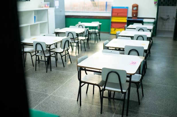 “Todes”: deputado apresenta PL que proíbe linguagem neutra nas escolas