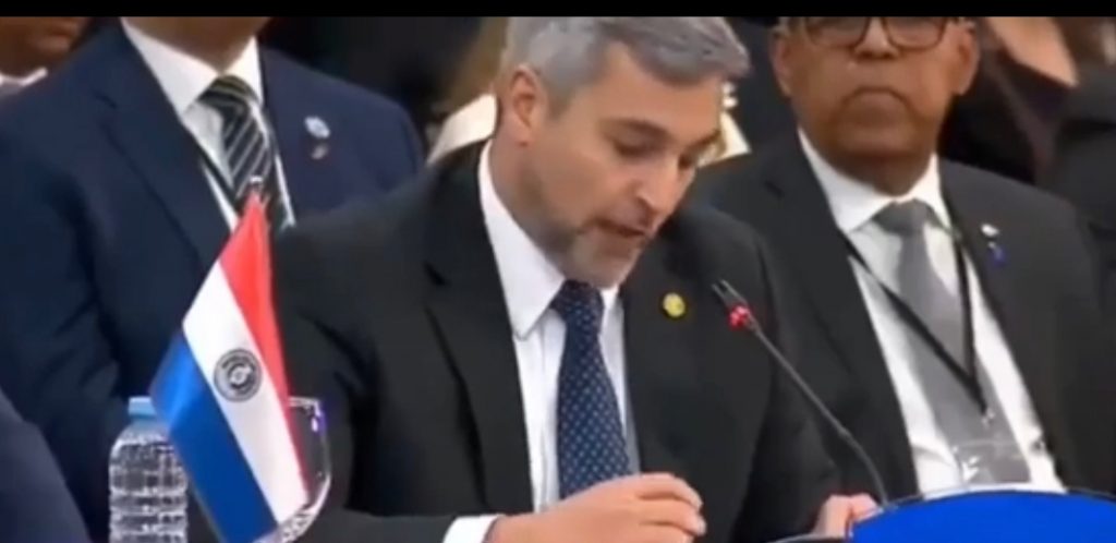 Com Lula presente, presidente do Paraguai faz discurso forte contra a esquerda e contra as ditaduras; VEJA VÍDEO