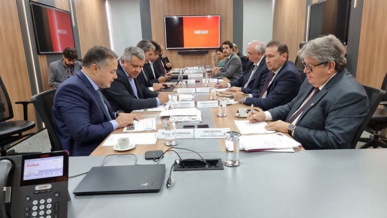 João garante investimentos de R$ 500 milhões em obras com ministro dos Transportes