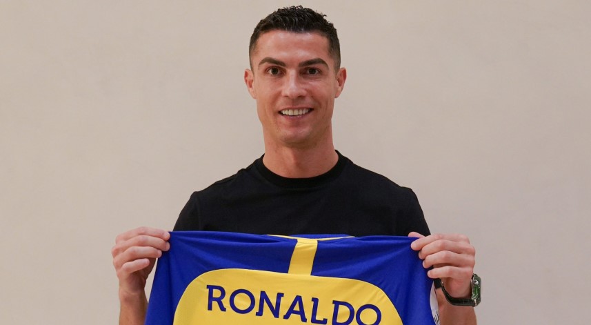 Cristiano Ronaldo terá maior salário da história do futebol em clube árabe; Veja valores