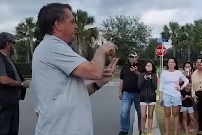 Bolsonaro se defende das acusações sobre uso de cartão corporativo; VEJA VÍDEO