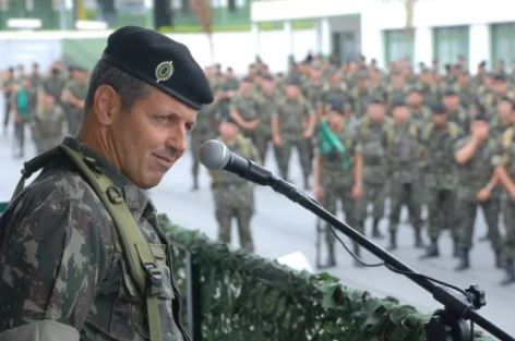 Novo chefe do Exército tem a missão de fazer limpa na tropa