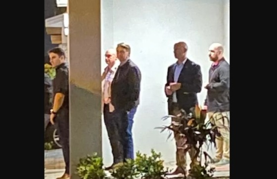 Bolsonaro chega a casa de José Aldo, onde ficará provisioramente hospedado; VEJA VÍDEO