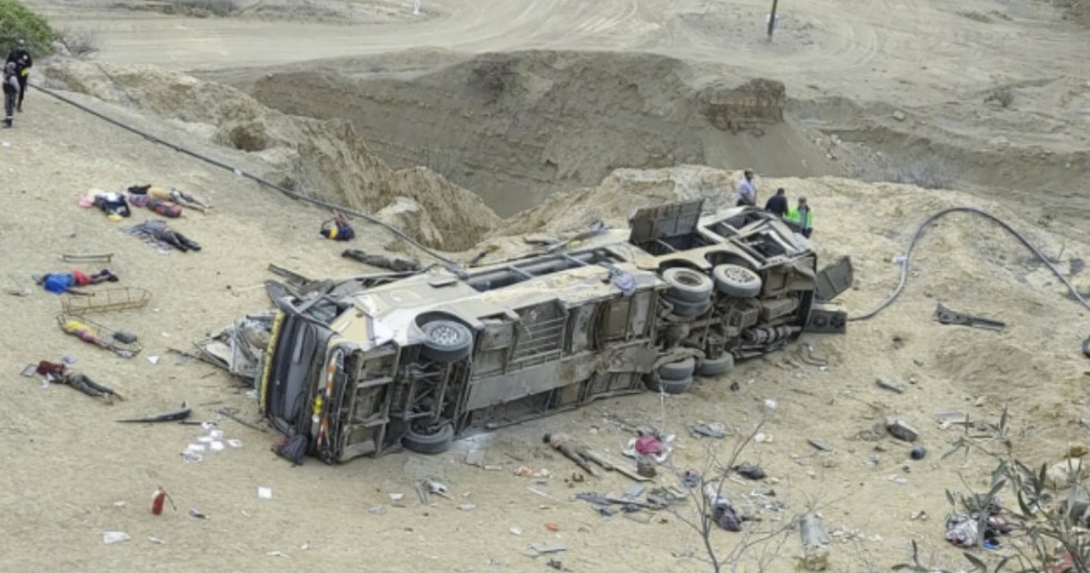 Queda de ônibus no Peru deixa ao menos 24 mortos