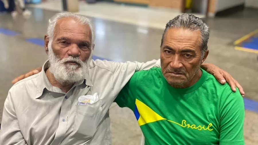'Estou sangrando por dentro': no DF, bolsonaristas aguardam volta para casa.