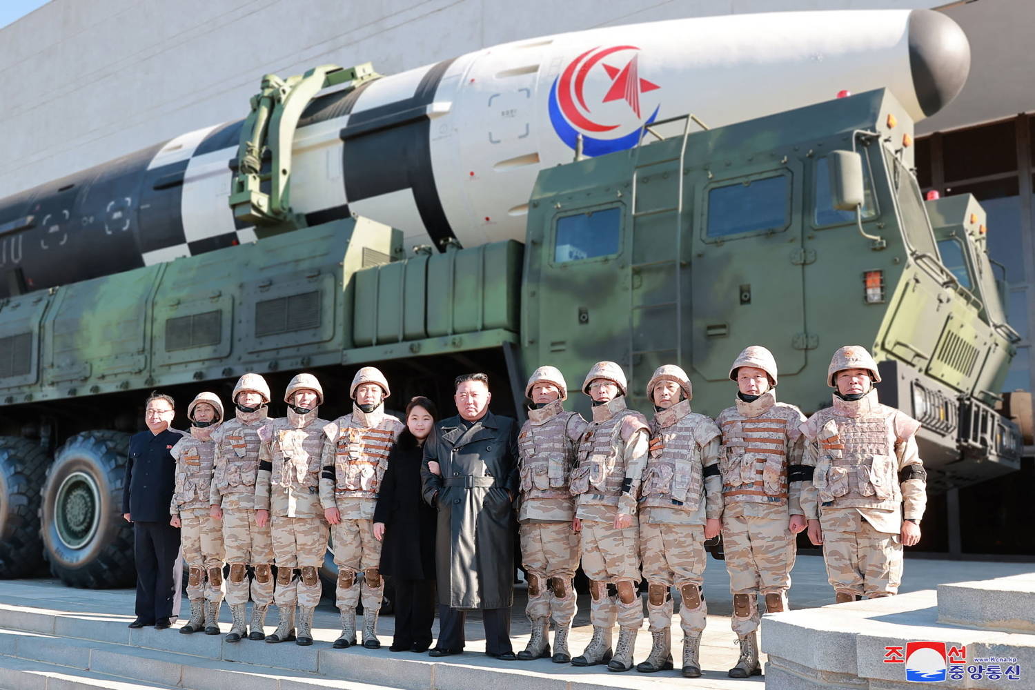 Kim Jong-un dispara seu primeiro míssil de 2023