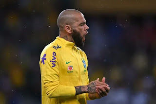 TV espanhola expõe compras de Daniel Alves na prisão