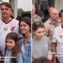 Nos EUA, Bolsonaro é aplaudido por apoiadores e posa para fotos (veja o vídeo)