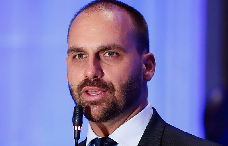 “Não há nada de inocente”, diz Eduardo Bolsonaro, sobre uso da linguagem neutra no governo