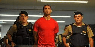 Goleiro Bruno ganha liberdade condicional