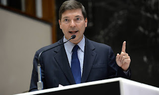 BRASIL: FILHO DE EX-VICE DE LULA DIVULGA NOTA COLETIVA CONTRA O PETISTA; ASSISTA