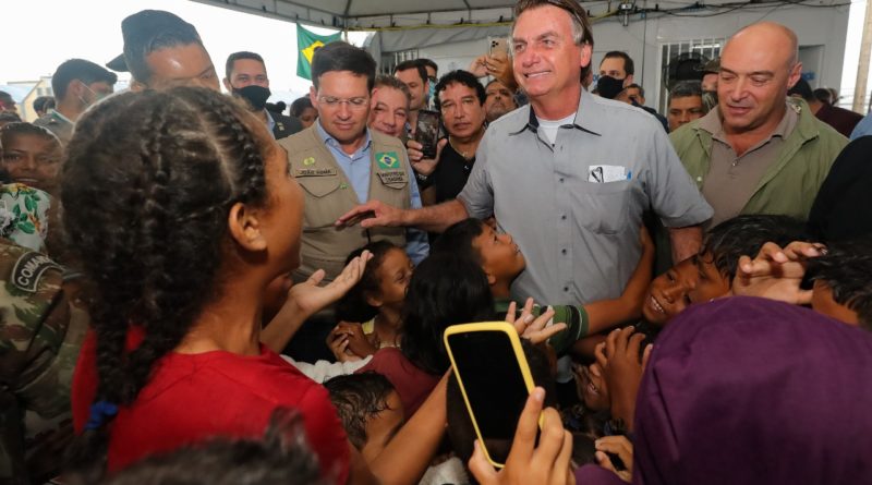 Nunca na história desse país teve isso: Bolsonaro comprou 659 marmitas e quase três mil lanches com cartão corporativo