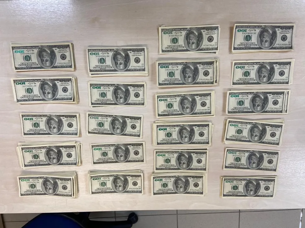 Turistas com dólares falsos são presos durante viagem de cruzeiro em Maceió