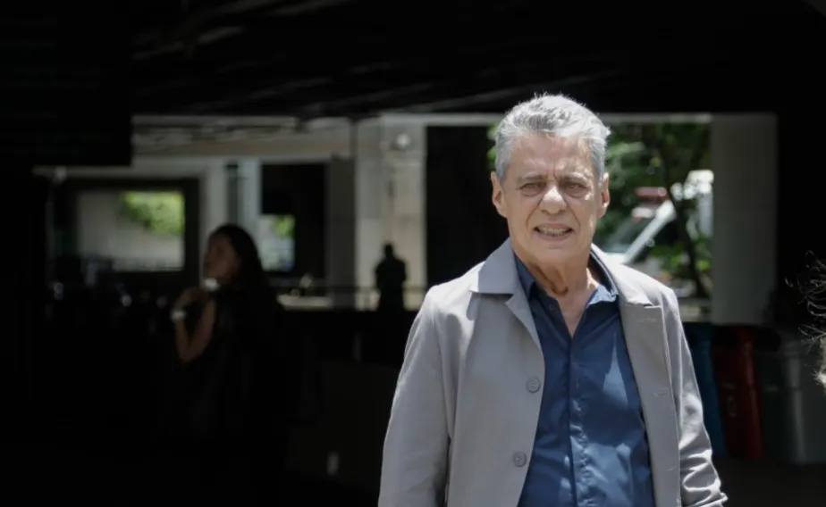 Lula entregará prêmio a Chico Buarque, vetado por Bolsonaro