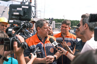 Tarcísio diz que doações para vítimas estão sendo roubadas