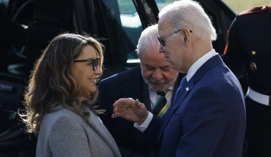 Lula volta ao Brasil sem ter resolvido nada e com um fora da Primeira-Dama americana em Janja