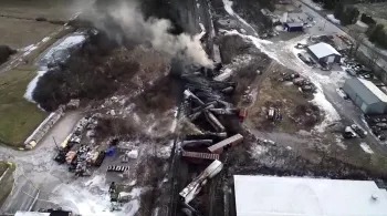 Desastre químico nos EUA: moradores vivem cena de filme após descarrilamento de trem