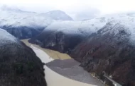 FOTOS: rio nos Balcãs se torna 'lixão flutuante'