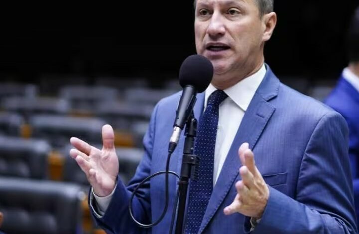 URGENTE: Deputado federal denuncia pressão do Governo Federal para retirada de assinaturas de requerimento da CPMI de 8 de janeiro