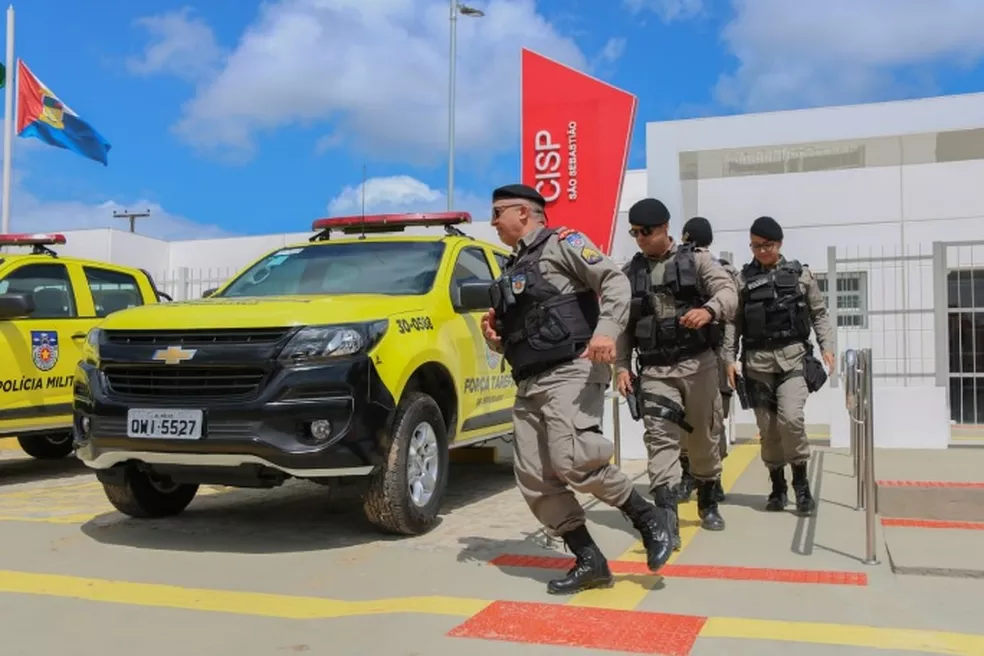 Polícia prende dois suspeitos de matar mulher dentro de casa em São Sebastião, AL