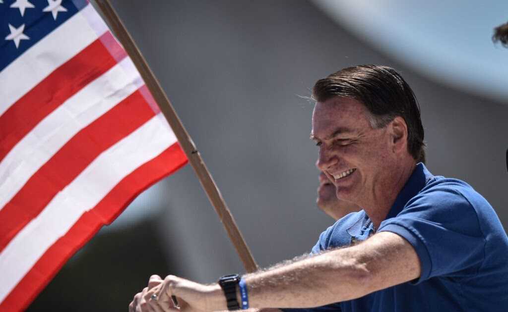 BRASIL: BOLSONARO POSTA TRECHO DE CONVERSA COM APOIADORES NOS EUA; ASSISTA