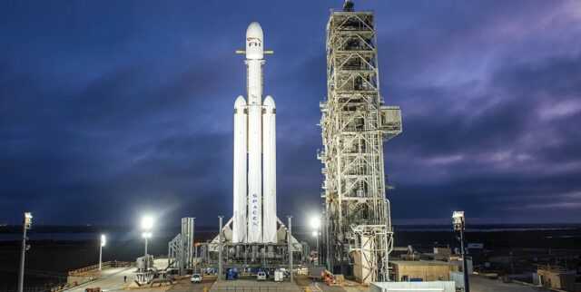 SpaceX faz testes com o foguete mais poderoso do mundo