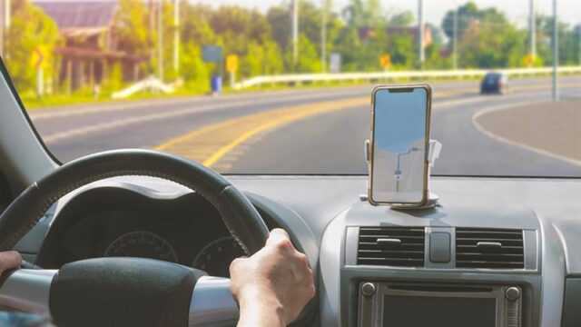 SP: Mulher pula de carro após motorista de app desviar rota