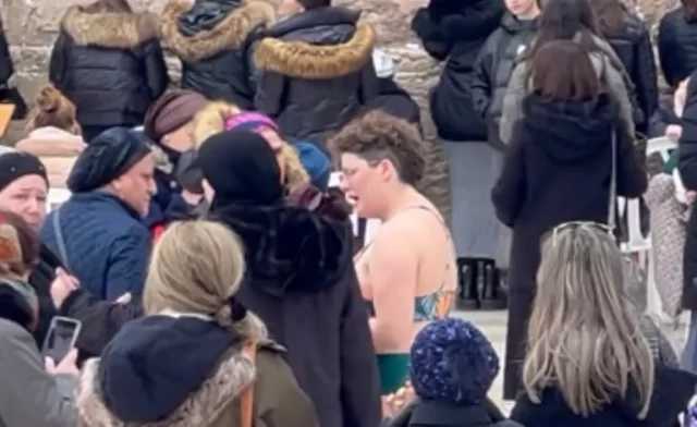 Feminista fica seminua no Muro das Lamentações e é presa