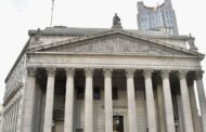 Suprema Corte de Nova York restabelece todos os funcionários demitidos por não terem sido vacinados e ordena pagamento atrasado