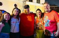 Ministro da Justiça, o comunista Flávio Dino pula carnaval vestido à caráter e faz questão de mostrar que só vê o que quer