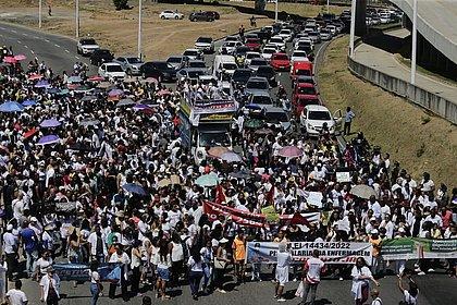 Arrependidos, porque fizeram o L, Enfermeiros baianos fazem protesto contra Lula em defesa do piso nacional da categoria