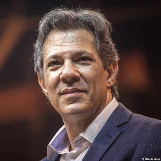BRASIL: HADDAD É FLAGRADO TENDO CONVERSA DESCONTRAÍDA AO LADO DE INIMIGO DE LULA