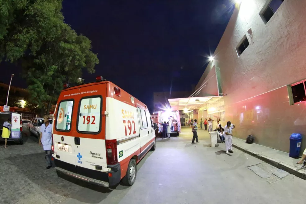 Homem briga por causa de celular e é esfaqueado em Maceió