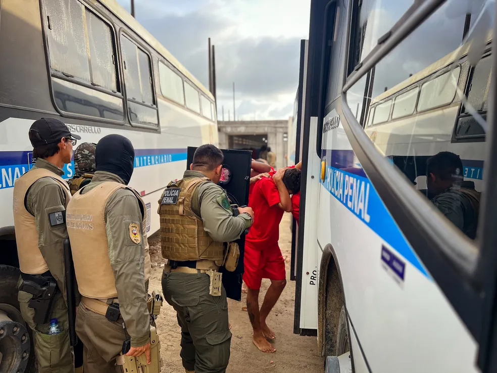 Polícia Penal transfere mais 600 presos do Baldomero Cavalcanti para Penitenciária de Segurança Máxima