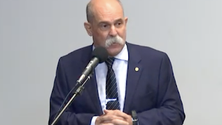 BRASIL: DEPUTADO XINGA MINISTRO DA JUSTIÇA E FAZ DESAFIO; ASSISTA