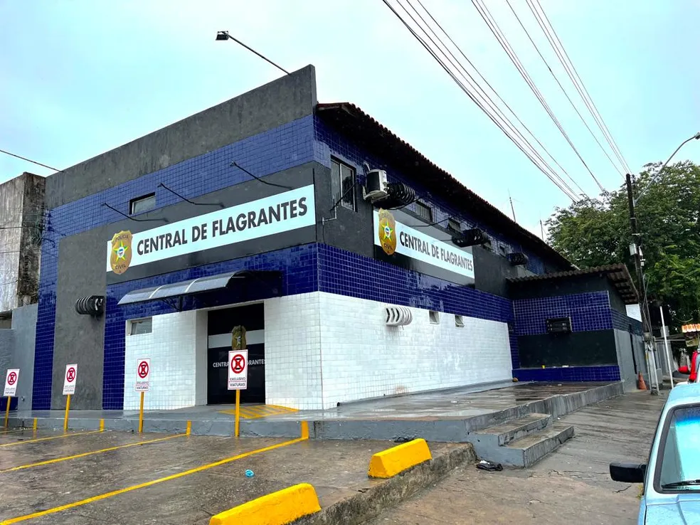 Motorista com sinais de embriaguez bate em três motocicletas e é preso em Maceió