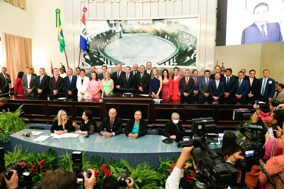 Deputados eleitos tomam posse na Assembleia Legislativa de Alagoas