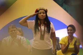 BRASIL: DEPUTADA INDÍGENA DISCUTE COM PETISTA EM SESSÃO DA CÂMARA