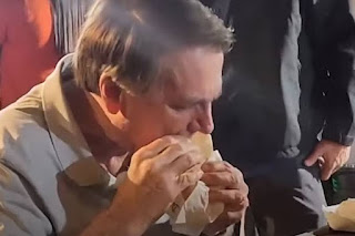 MUNDO: NOS EUA, BOLSONARO COME CACHORRO-QUENTE E É TIETADO POR FÃS