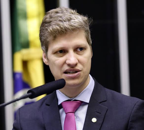 Partido Novo entra com ação contra Lula por prevaricação após fala sobre Moro