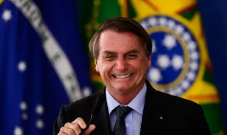 MUNDO: BOLSONARO É APLAUDIDO EM RESTAURANTE BRASILEIRO NOS EUA