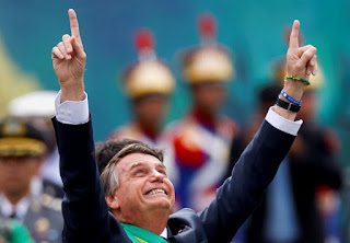 MUNDO: POLICIAIS AMERICANOS PEDEM PARA TIRAR FOTO COM BOLSONARO NOS EUA