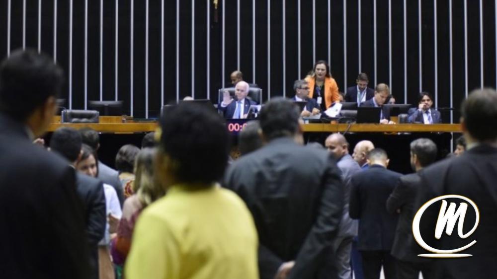 Câmara analisa projeto que concede proteção sumária à mulher a partir de denúncia; acompanhe