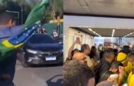 Bolsonaro desembarca no aeroporto de Brasília