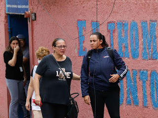Saiba quem é a professora que parou atentado com mata-leão